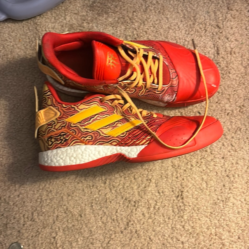Basketball shoes